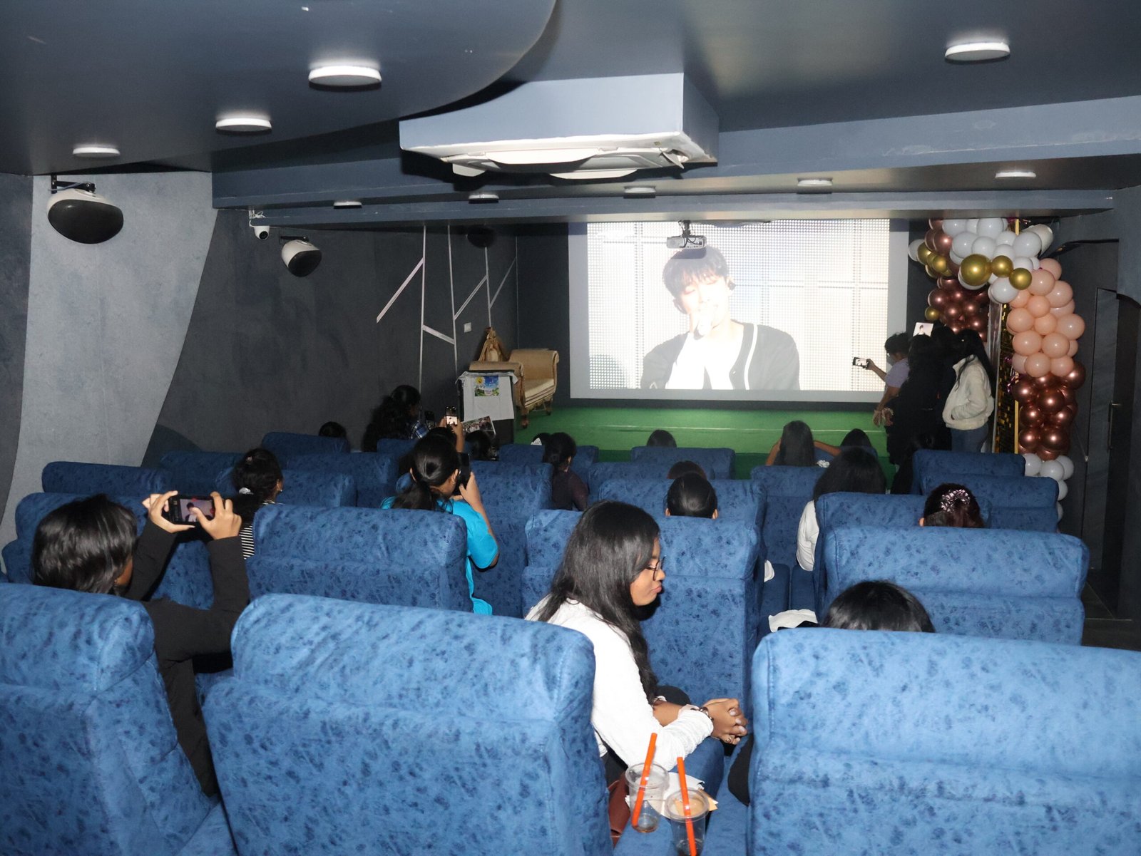 Image gallery marquee